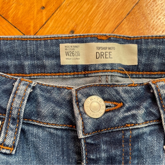 Topshop Moto Dree Cropped Blue Jeans with Frayed Hem - Picture 4 of 9